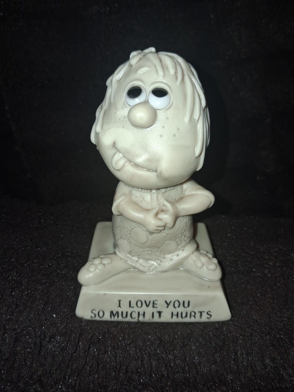Vintage I LOVE YOU THIS MUCH IT HURTS Russ Berrie 1968 Blue Resin Figurine